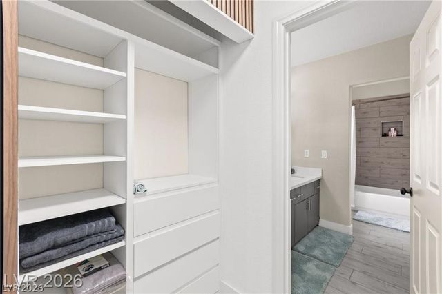 4198 Abernethy Forest Place, Las Vegas, NV 89141