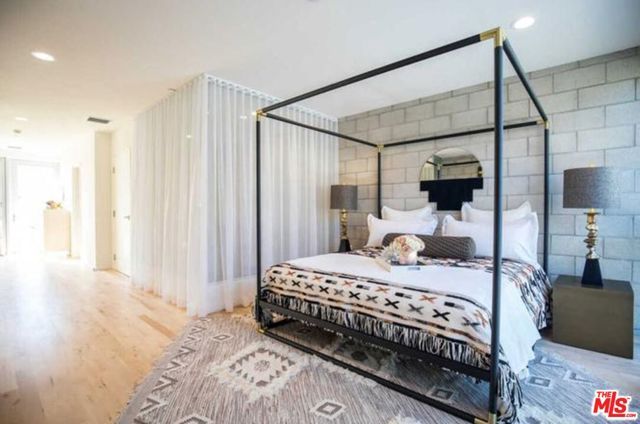 3450 Cahuenga Boulevard 601, Los Angeles, CA 90068
