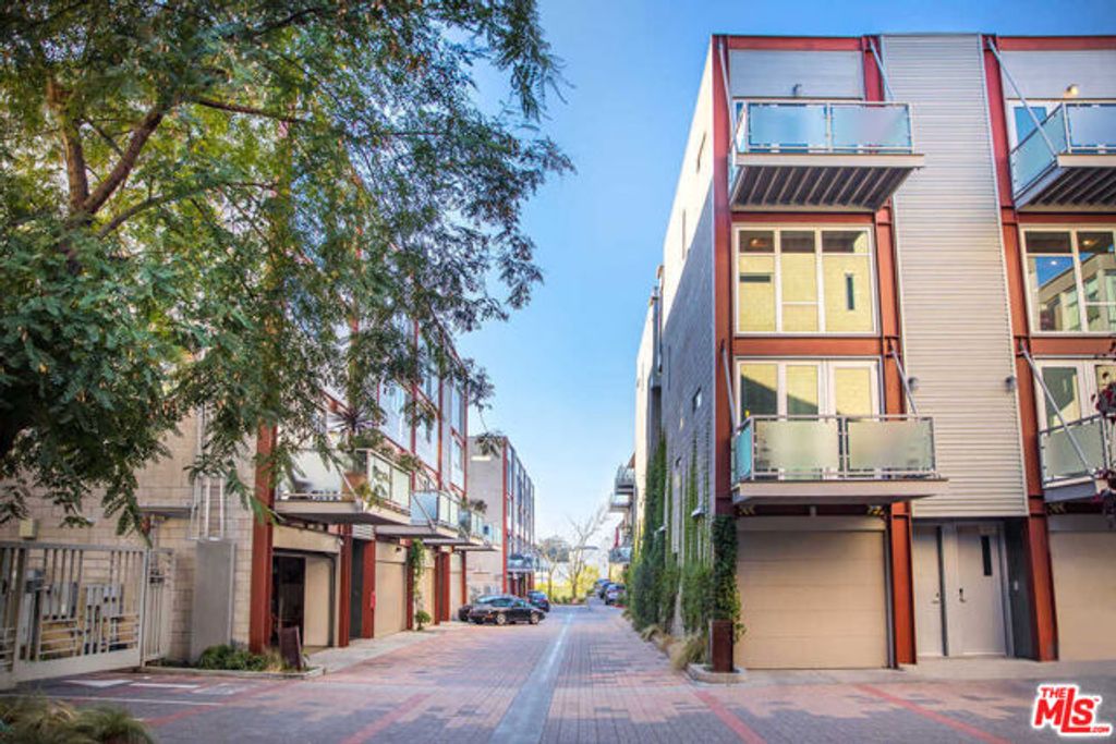 3450 Cahuenga Boulevard 601, Los Angeles, CA 90068