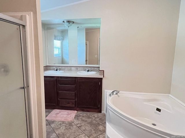 13808 Greenwood Rd, Atascosa, TX 78002