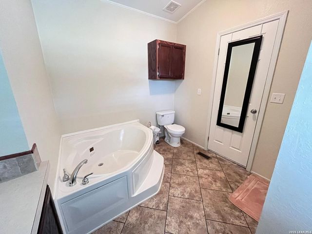 13808 Greenwood Rd, Atascosa, TX 78002
