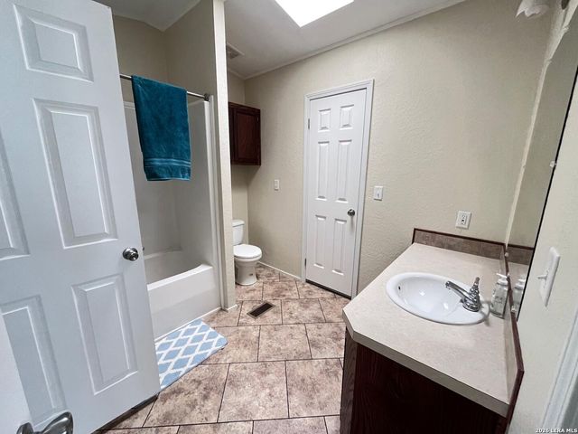 13808 Greenwood Rd, Atascosa, TX 78002