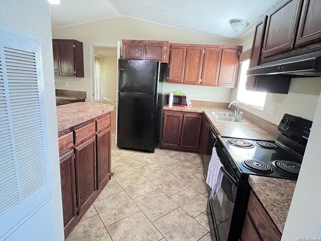 13808 Greenwood Rd, Atascosa, TX 78002