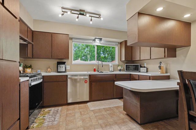 1501 N Dewitt Street, Bay City, MI 48706
