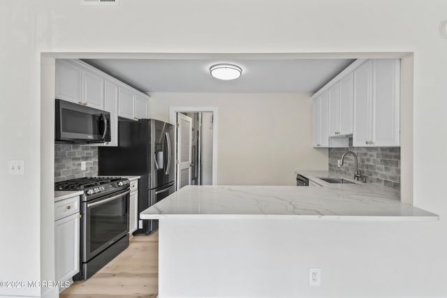 38 Des Moines Court, Tinton Falls, NJ 07712