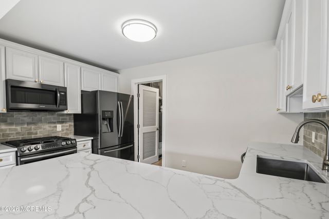 38 Des Moines Court, Tinton Falls, NJ 07712