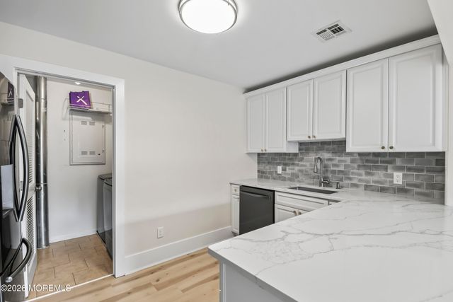 38 Des Moines Court, Tinton Falls, NJ 07712
