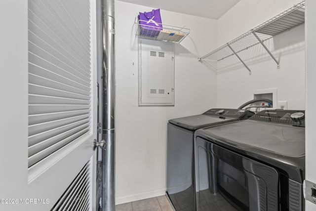 38 Des Moines Court, Tinton Falls, NJ 07712