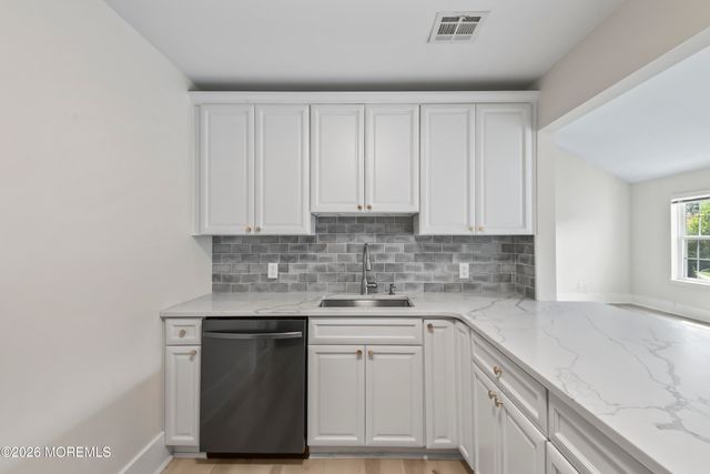 38 Des Moines Court, Tinton Falls, NJ 07712