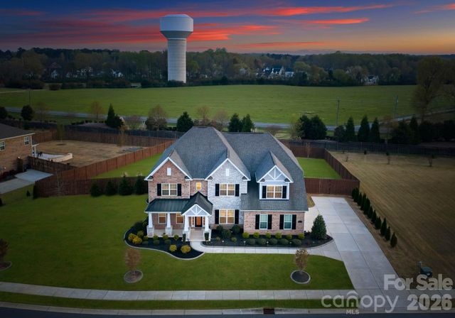 1053 Harlow's Crossing Drive, Matthews, NC 28104