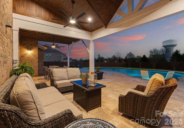 1053 Harlow's Crossing Drive, Matthews, NC 28104