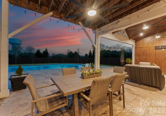 1053 Harlow's Crossing Drive, Matthews, NC 28104