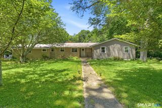 35 Woodridge Circle, Ledyard, CT 06335