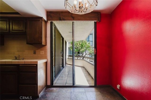 750 S Spaulding Avenue 215, Los Angeles, CA 90036