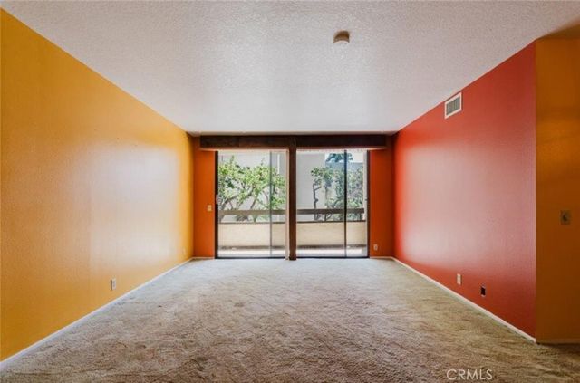 750 S Spaulding Avenue 215, Los Angeles, CA 90036