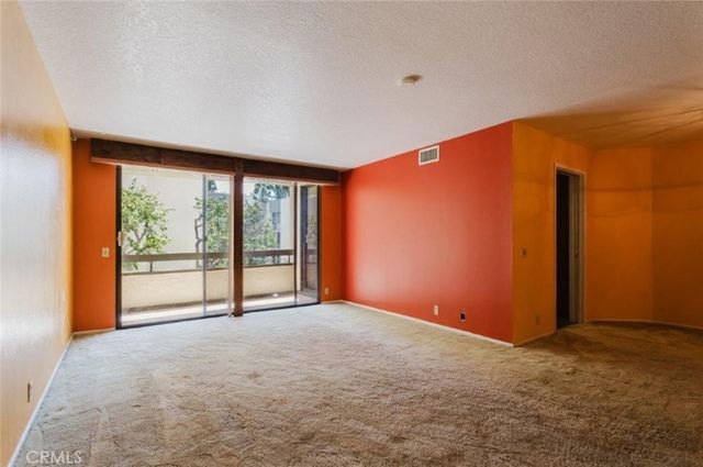 750 S Spaulding Avenue 215, Los Angeles, CA 90036