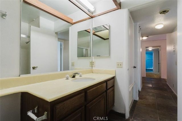 750 S Spaulding Avenue 215, Los Angeles, CA 90036