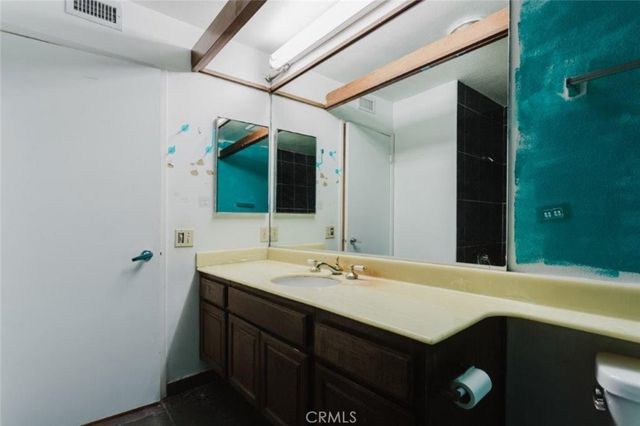 750 S Spaulding Avenue 215, Los Angeles, CA 90036