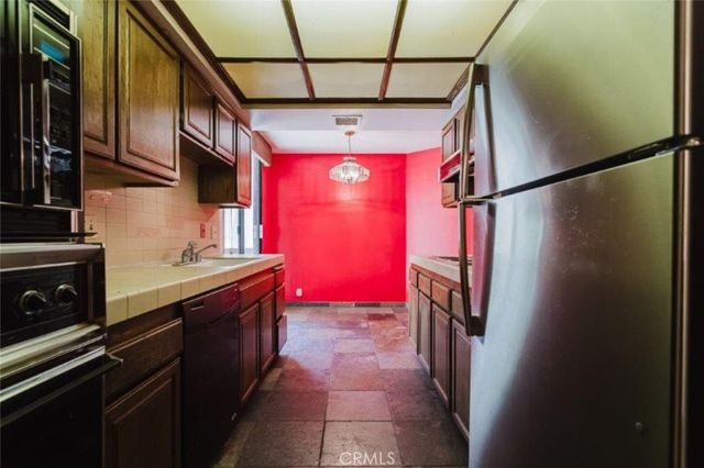 750 S Spaulding Avenue 215, Los Angeles, CA 90036
