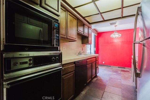 750 S Spaulding Avenue 215, Los Angeles, CA 90036