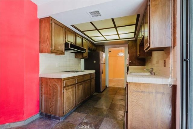 750 S Spaulding Avenue 215, Los Angeles, CA 90036
