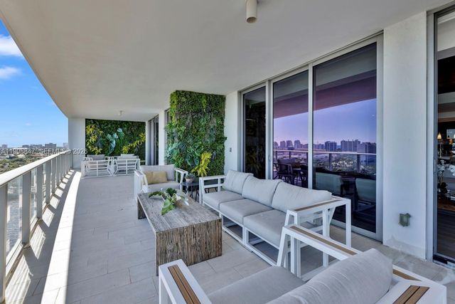 1180 N Federal Hwy Ph-1602 PH-1602, Fort Lauderdale, FL 33304