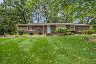 26049 Driftwood Drive, Ontwa Twp, MI 49112