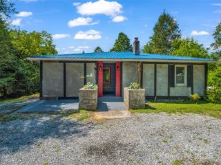 702 Carolina Avenue, Hendersonville, NC 28791
