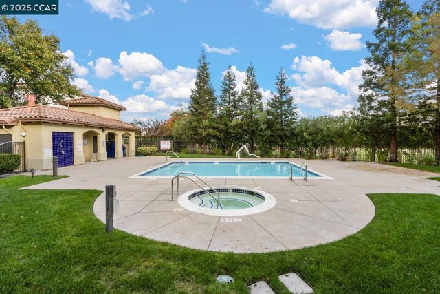 31 Picasso Ct, Pleasant Hill, CA 94523