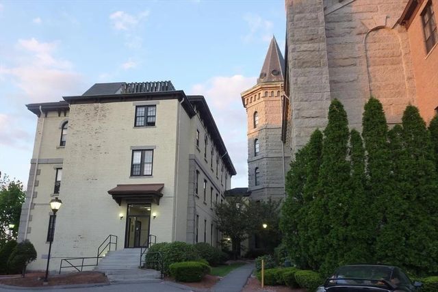 191 Thorndike St 26, Lowell, MA 01852