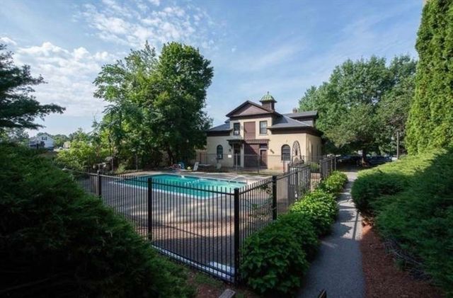 191 Thorndike St 26, Lowell, MA 01852