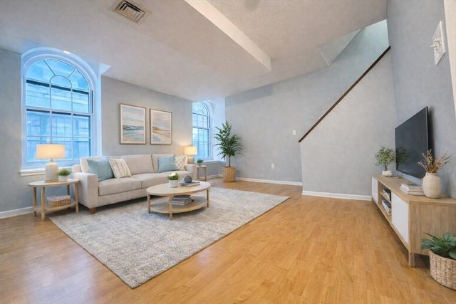 191 Thorndike St 26, Lowell, MA 01852