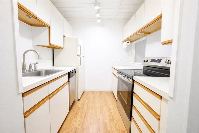 191 Thorndike St 26, Lowell, MA 01852