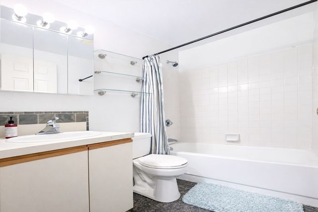 191 Thorndike St 26, Lowell, MA 01852