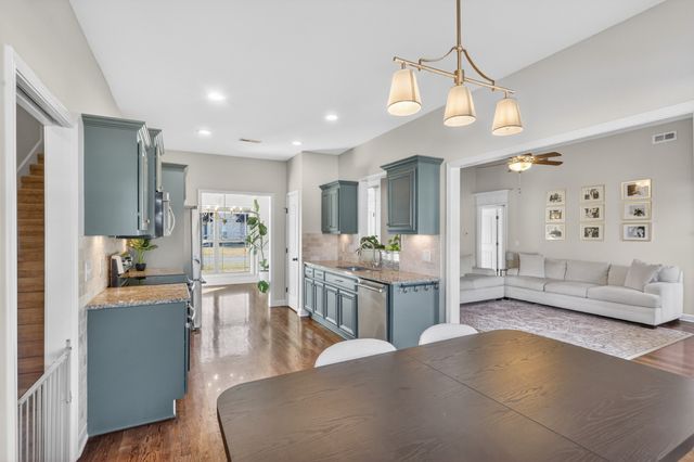 233 Waldron View Dr, Murfreesboro, TN 37130