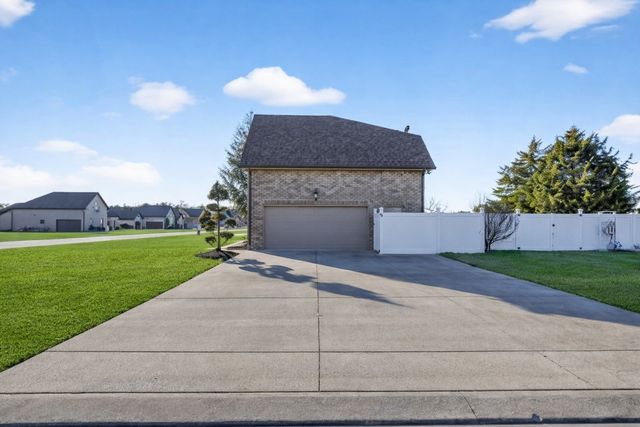 233 Waldron View Dr, Murfreesboro, TN 37130