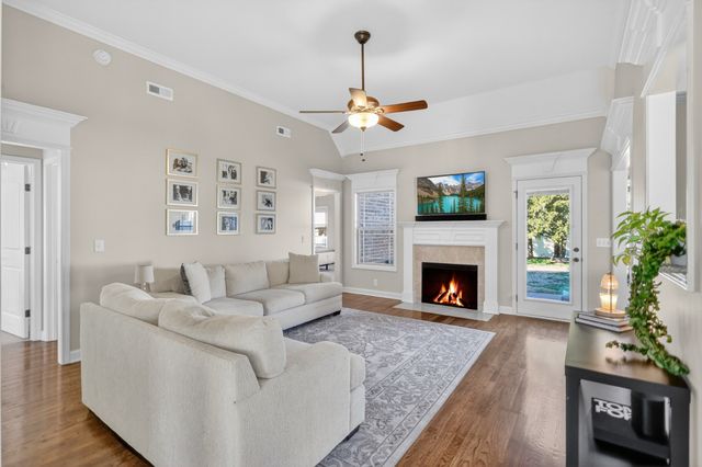 233 Waldron View Dr, Murfreesboro, TN 37130