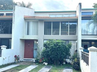 750 E Coco Plum Circle 2, Plantation, FL 33324