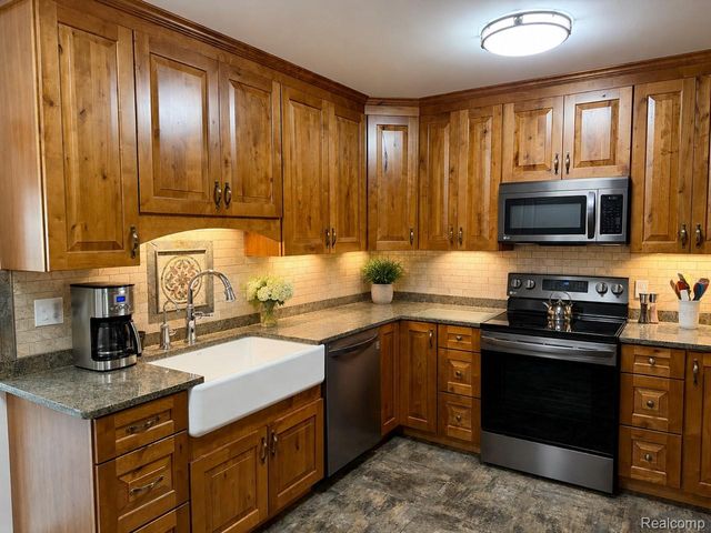 3595 Davison Lake Road, Brandon Charter Township, MI 48462