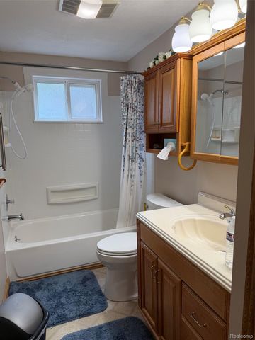 3595 Davison Lake Road, Brandon Charter Township, MI 48462