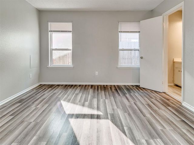 917 N Crystal Way, Mustang, OK 73064