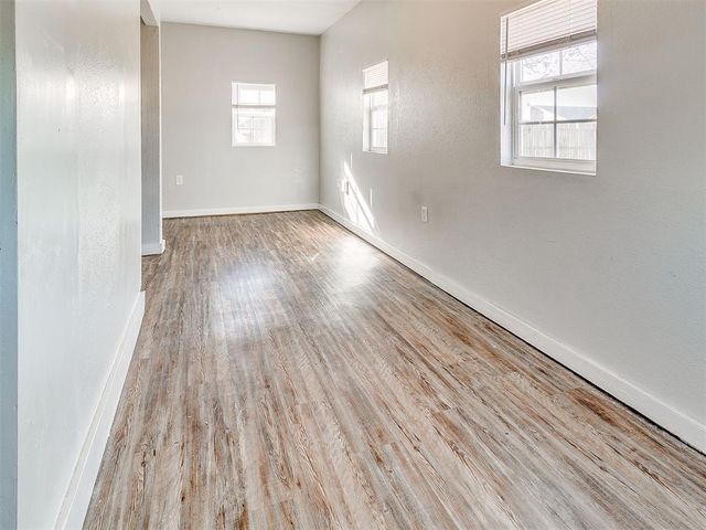 917 N Crystal Way, Mustang, OK 73064