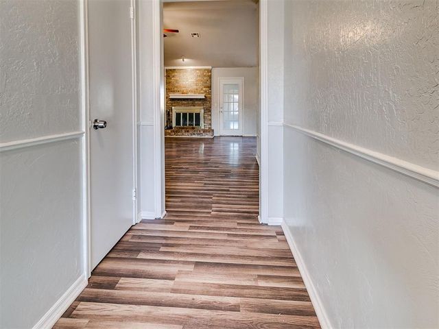 917 N Crystal Way, Mustang, OK 73064