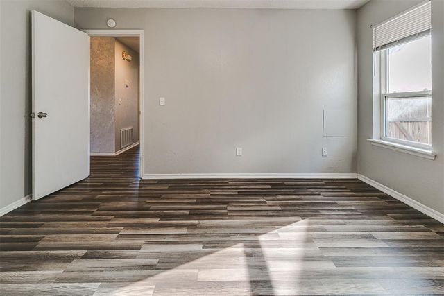 917 N Crystal Way, Mustang, OK 73064