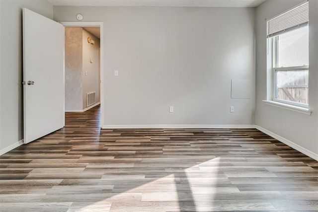 917 N Crystal Way, Mustang, OK 73064