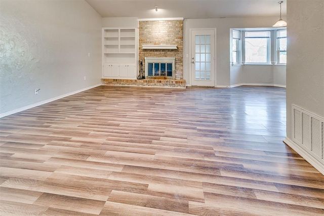 917 N Crystal Way, Mustang, OK 73064