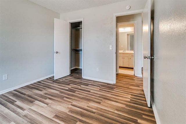 917 N Crystal Way, Mustang, OK 73064