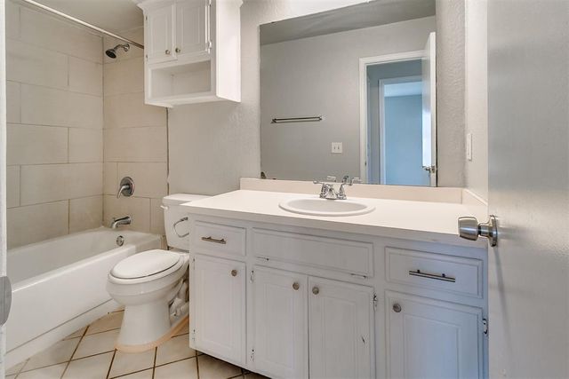 917 N Crystal Way, Mustang, OK 73064