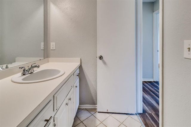 917 N Crystal Way, Mustang, OK 73064