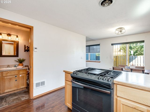 1700 Sw ALEXANDRIA St, Mc Minnville, OR 97128